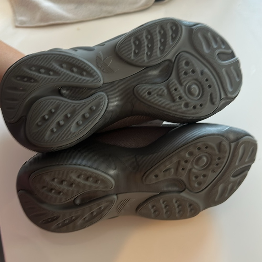 NWT Adidas grey - Picture 4 of 4